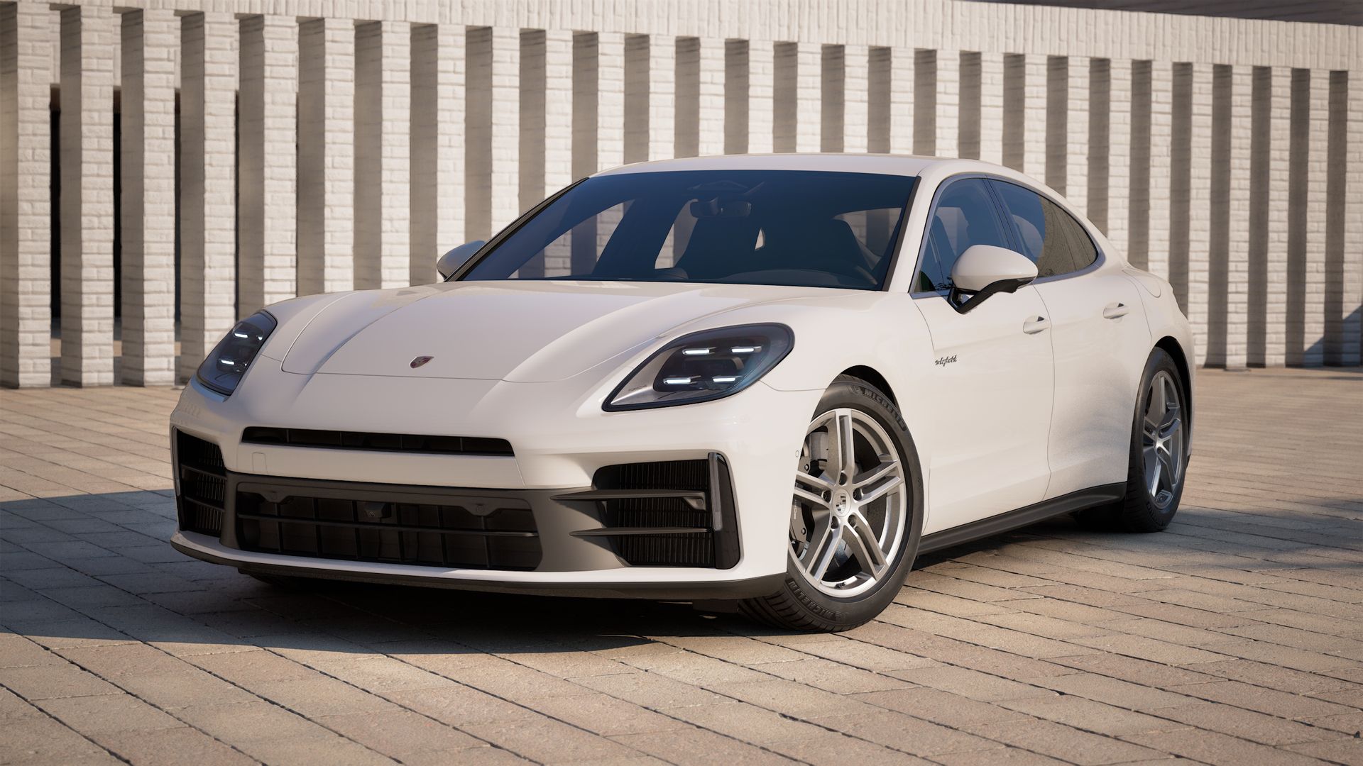 Внешний вид Panamera 4 E-Hybrid с изображением передней и левой части автомобиля