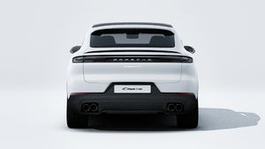 Cayenne S Coupé -ի արտաքին տեսքը հետևից
