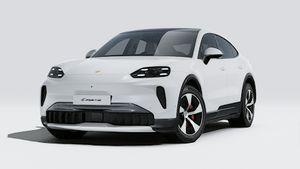 Cayenne S Coupé Electric -ի արտաքին տեսքը. ավտոմեքենայի առաջնամաս և ձախ կողմ