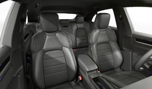 Macan-ի սրահի տեսքը. առջևի նստատեղեր
