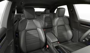 Macan 4-ի սրահի տեսքը. առջևի նստատեղեր
