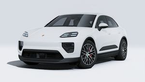 Macan 4S -ի արտաքին տեսքը. ավտոմեքենայի առաջնամաս և ձախ կողմ
