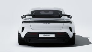 Taycan Turbo GT with Weissach Package -ի արտաքին տեսքը հետևից