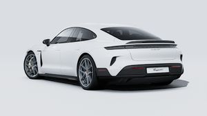 Taycan Turbo GT -ի արտաքին տեսքը. ավտոմեքենայի հետնամաս և ձախ կողմ