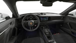 Vista interior que muestra el volante y el tablero de 911 Carrera GTS
