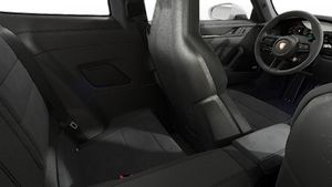 Vista interior de los asientos traseros del 911 Carrera GTS