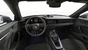 Vista interior que muestra el volante y el tablero de 911 Carrera T