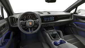 Vista interior que muestra el volante y el tablero de Cayenne GTS