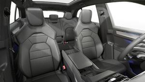Vista interior de los asientos delanteros del Cayenne Electric