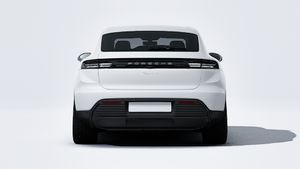 Vista exterior de Macan 4 Electric mostrando la parte trasera del coche