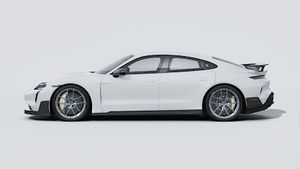 Vista exterior de Taycan Turbo GT with Weissach Package mostrando el lado izquierdo del coche