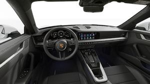 Innenansicht mit Lenkrad und Armaturenbrett von 911 Carrera S