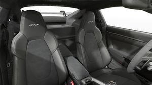 Innenansicht mit den Vordersitzen von 911 GT3