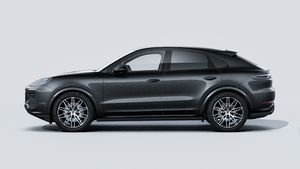 Die Außenansicht von Cayenne Coupé Black Edition zeigt die linke Seite des Fahrzeugs
