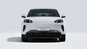 Außenansicht von Cayenne Electric mit Blick auf die Vorderseite des Fahrzeugs