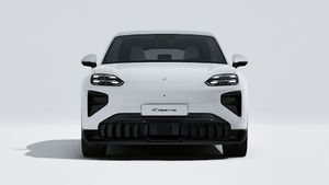 Außenansicht von Cayenne Turbo Electric mit Blick auf die Vorderseite des Fahrzeugs