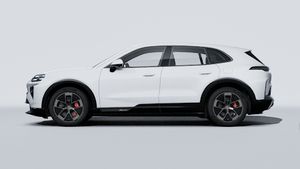 Die Außenansicht von Cayenne Turbo Electric zeigt die linke Seite des Fahrzeugs