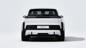 Außenansicht von Cayenne Turbo Electric mit Blick auf das Heck des Fahrzeugs