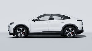 Die Außenansicht von Cayenne S Coupé  Electric zeigt die linke Seite des Fahrzeugs