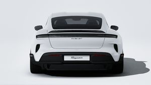 Außenansicht von Taycan Turbo GT mit Blick auf das Heck des Fahrzeugs