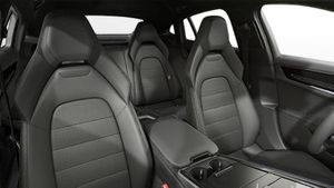 Innenansicht mit den Vordersitzen von Panamera 4 E-Hybrid