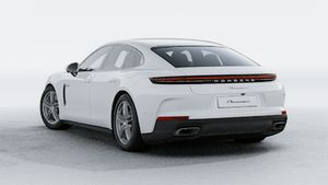 Außenansicht von Panamera 4 E-Hybrid mit der Rückseite und der linken Seite des Fahrzeugs