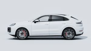 Exterior view of Cayenne Turbo E-Hybrid Coupé showing the left side of the car