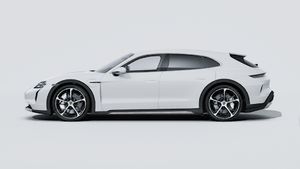 Exterior view of Taycan Turbo Cross Turismo showing the left side of the car