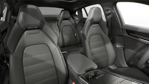 Interior view showing the front seats of Panamera 4 E-Hybrid