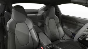 911 Carrera GTS avtomobilinin ön oturacaqlarını göstərən daxili görünüş