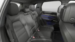 Cayenne E-Hybrid Black Edition in daxili görünüşü