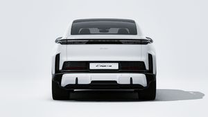 Avtomobilin arxasını göstərən Cayenne Turbo Coupé Electric modelinin xarici görünüşü