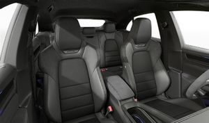 Macan GTS avtomobilinin ön oturacaqlarını göstərən daxili görünüş