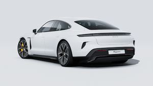 Avtomobilin arxa və sol tərəflərini göstərən Taycan Turbo S modelinin xarici görünüşü