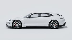 Avtomobilin sol tərəfini göstərən Taycan 4S Sport Turismo Black Edition modelinin xarici görünüşü