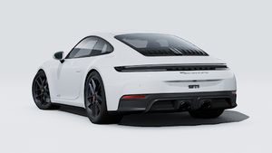 Spoljašnji pogled na 911 Carrera 4 GTS koji prikazuje stražnju i lijevu stranu automobila