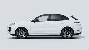 Spoljašnji pogled na Cayenne Black Edition koji prikazuje lijevu stranu automobila