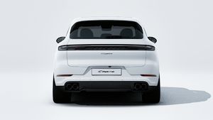 Spoljašnji pogled na Cayenne Black Edition koji prikazuje stražnji dio automobila