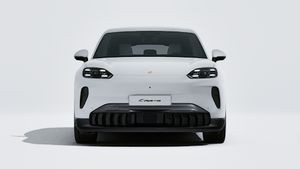 Spoljašnji pogled na Cayenne Electric koji prikazuje prednji dio automobila
