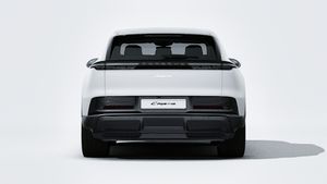 Spoljašnji pogled na Cayenne Electric koji prikazuje stražnji dio automobila
