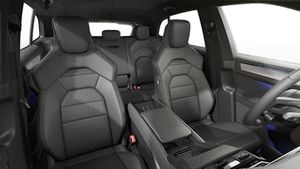 Pogled unutrašnjosti koji prikazuje prednja sjedišta modela Cayenne S Electric