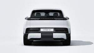 Spoljašnji pogled na Cayenne S Electric koji prikazuje stražnji dio automobila