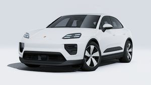 Spoljašnji pogled na Macan koji prikazuje prednju i lijevu stranu automobila