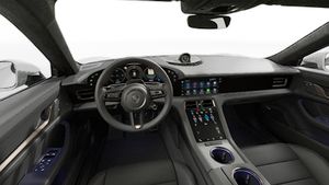 Pogled iz unutrašnjosti koji prikazuje volan i kontrolnu ploču modela Taycan Turbo Sport Turismo