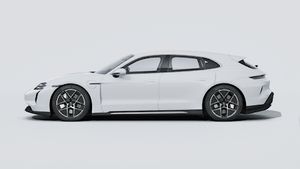 Spoljašnji pogled na Taycan Turbo Sport Turismo koji prikazuje lijevu stranu automobila