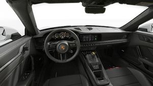 Vue de l'intérieur montrant le volant et le tableau de bord de 911 GT3 S/C