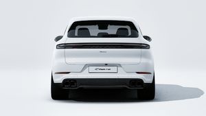 Buitenaanzicht van de Cayenne Turbo E-Hybrid aan de achterkant van de auto