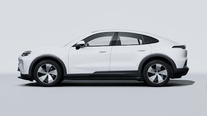Buitenaanzicht van de Cayenne Coupé Electric aan de linkerkant van de auto