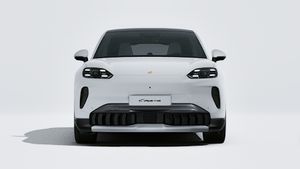 Vue extérieure de Cayenne S Coupé Electric montrant l'avant de la voiture
