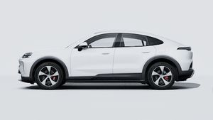 Vue extérieure de Cayenne S Coupé Electric montrant le côté gauche de la voiture